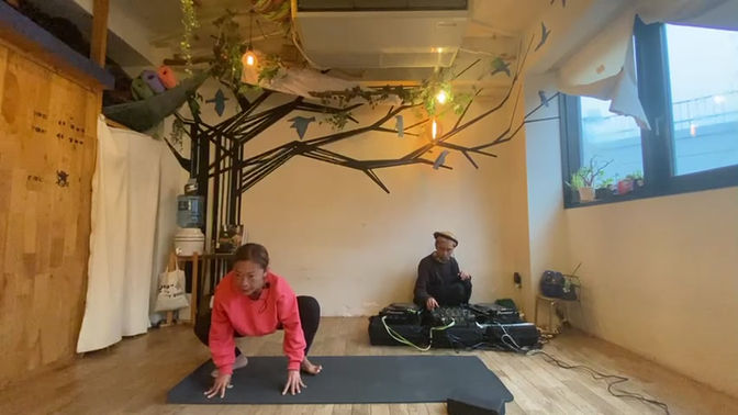 12/25 Quick Hatha yoga(ゆったりフロー) by Maiko&DJ Satoshi Miya.mov